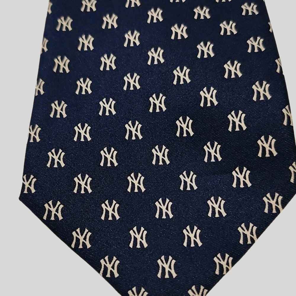 New York Yankees MLB Men's Necktie Navy Blue All-Over Logo Print Team Tie